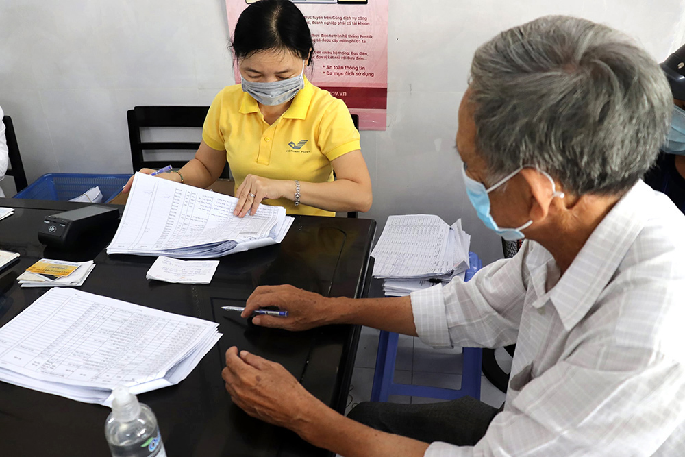  Ngành BHXH Việt Nam đang thực hiện chi trả cho khoảng 2,7 triệu người hưởng lương hưu.