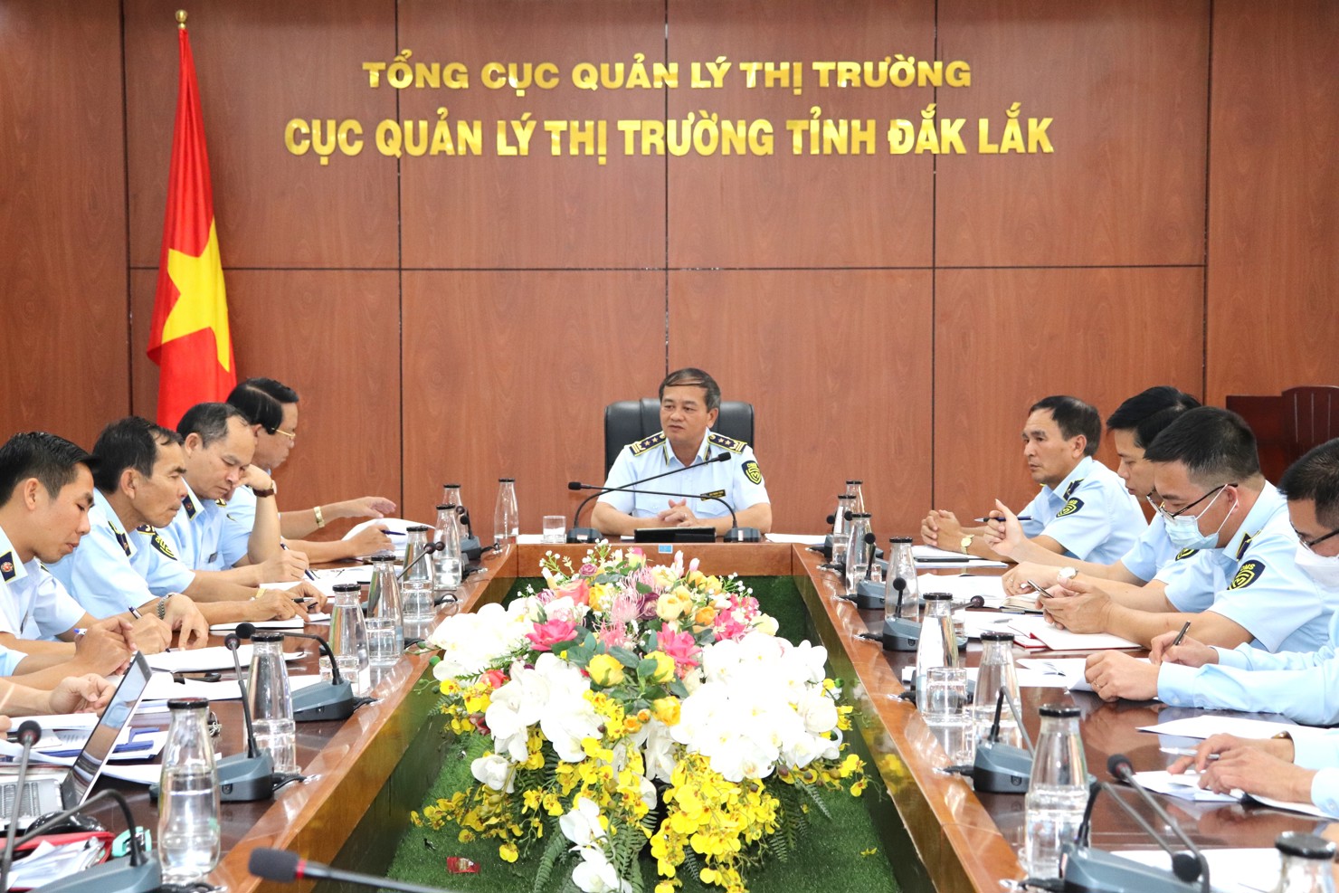 Đồng chí Mai Mạnh Toàn - Cục trưởng Cục Quản lý thị trường tỉnh Đắk Lắk chỉ đạo chuyên môn tại cuộc họp giao ban tháng 2/2023.