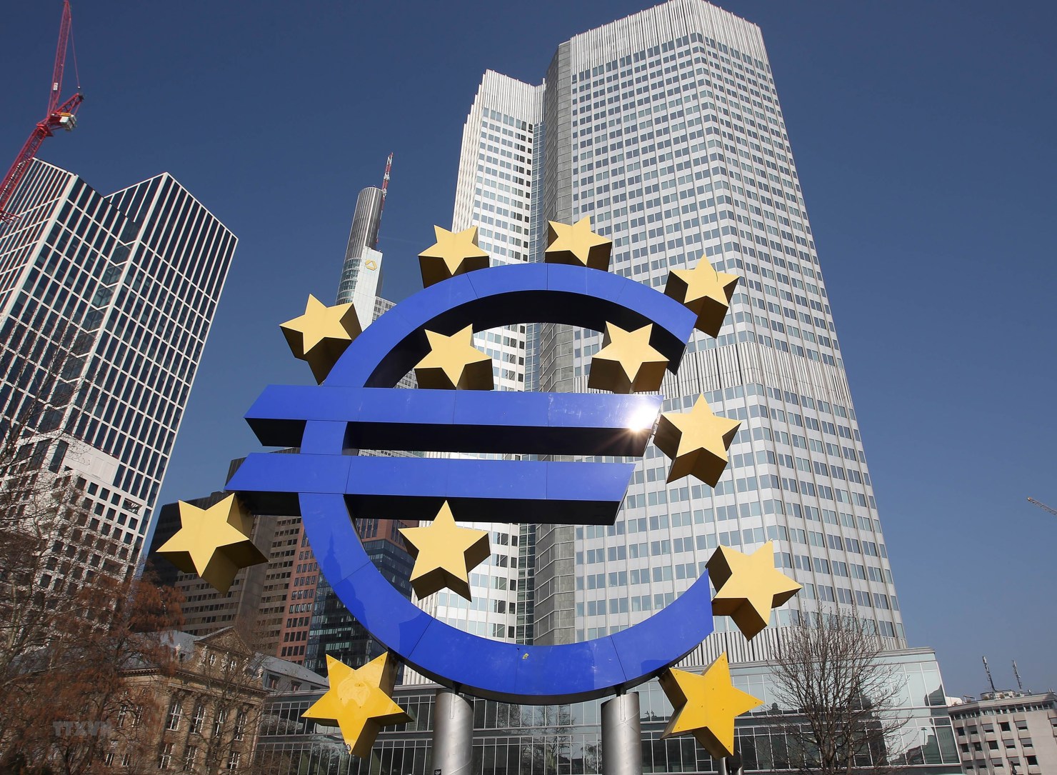 ECB đã tăng lãi suất thêm 0,25 điểm phần trăm, đưa lãi suất tiền gửi lên 3,5%, mức cao nhất kể từ năm 2001.