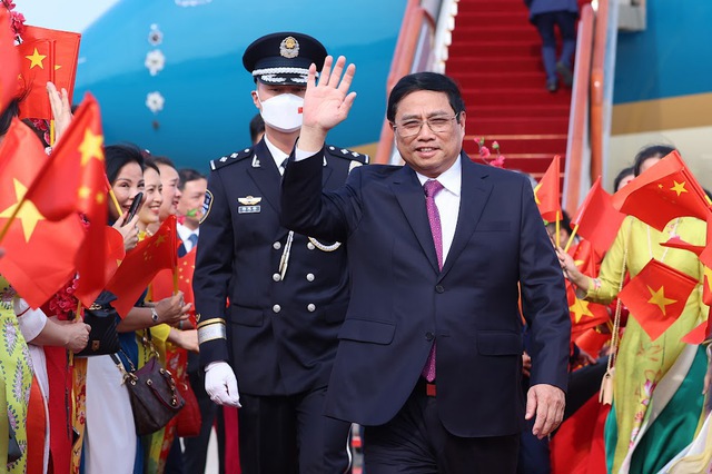 Lễ đón Thủ tướng Phạm Minh Chính và đoàn đại biểu Việt Nam tại sân bay quốc tế Bắc Kinh - Ảnh: VGP/Nhật Bắc