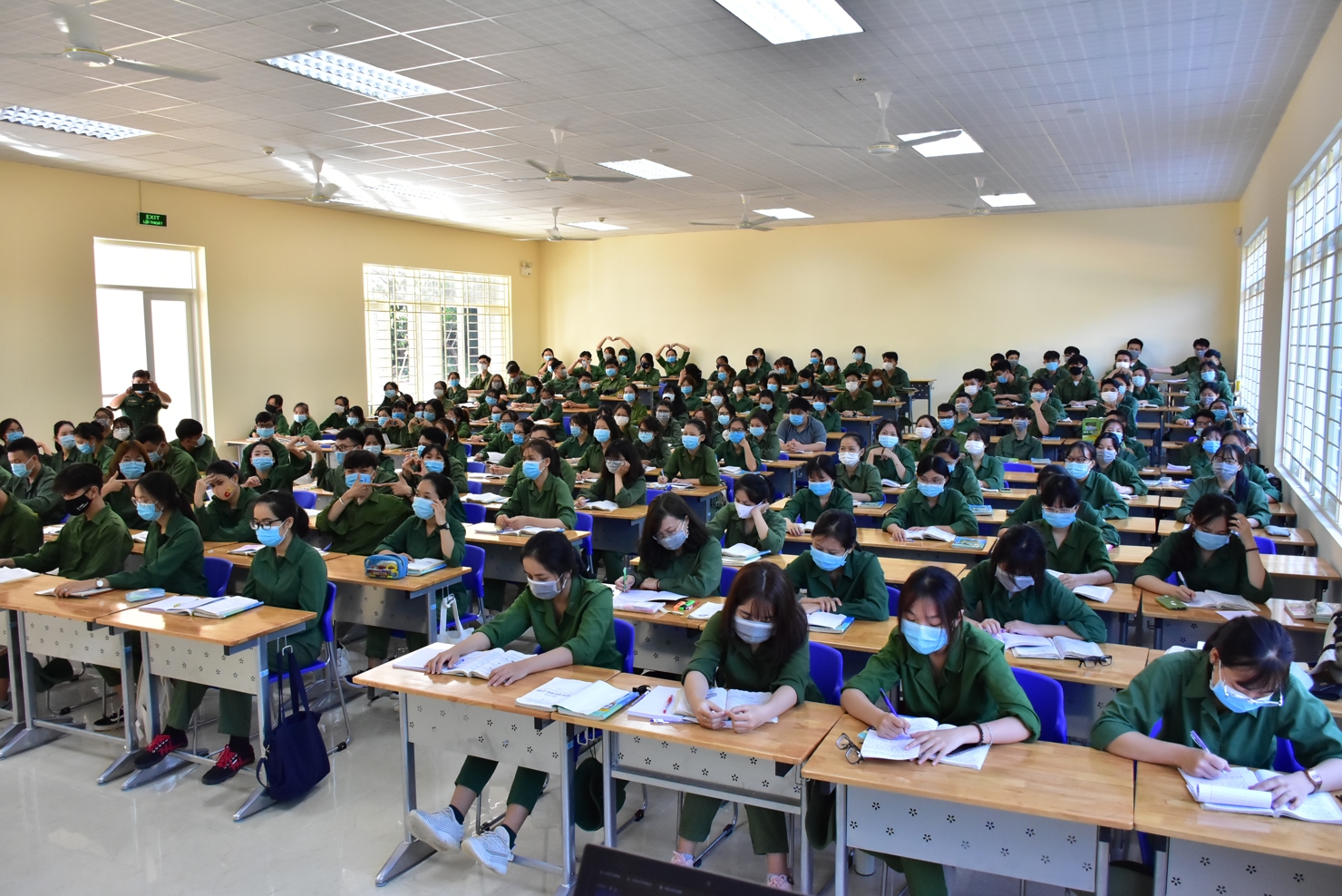 Các cơ quan, tổ chức, các tỉnh, thành phố trực thuộc Trung ương cử cán bộ đúng đối tượng, đủ số lượng theo chỉ tiêu phân bổ từng khóa của Ban Tổ chức Trung ương.