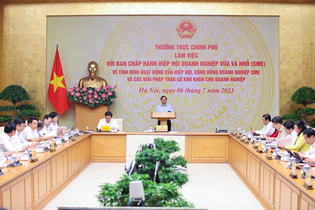 Thủ tướng Chính phủ Phạm Minh Chính chủ trì cuộc làm việc của Thường trực Chính phủ với Ban Chấp hành Hiệp hội DNNVV Việt Nam. 