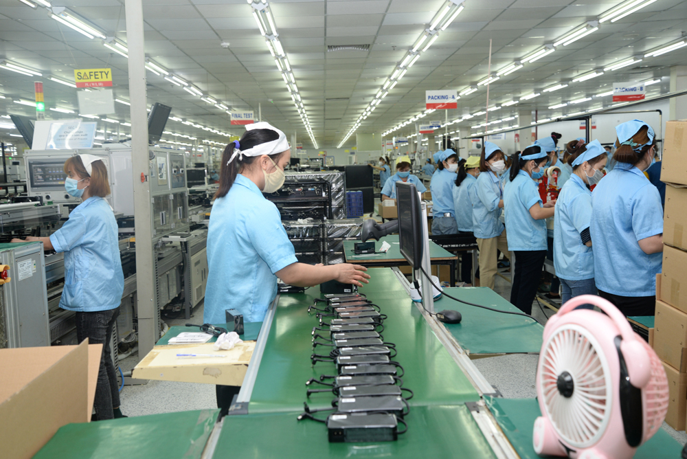 công đoạn sản xuất tại Công ty TNHH DongYang E&P Việt Nam. Nguồn: baohungyen