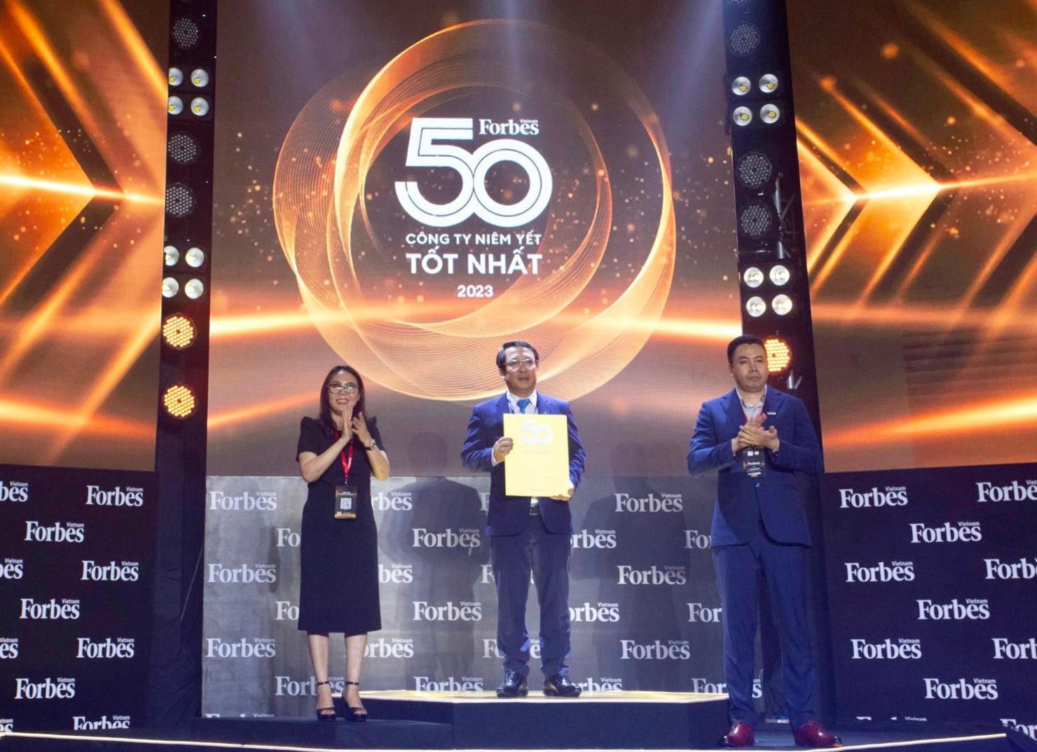 Tập đoàn Bảo Việt là đại diện duy nhất ngành Bảo hiểm 11 năm liên tiếp được Forbes Việt Nam vinh danh