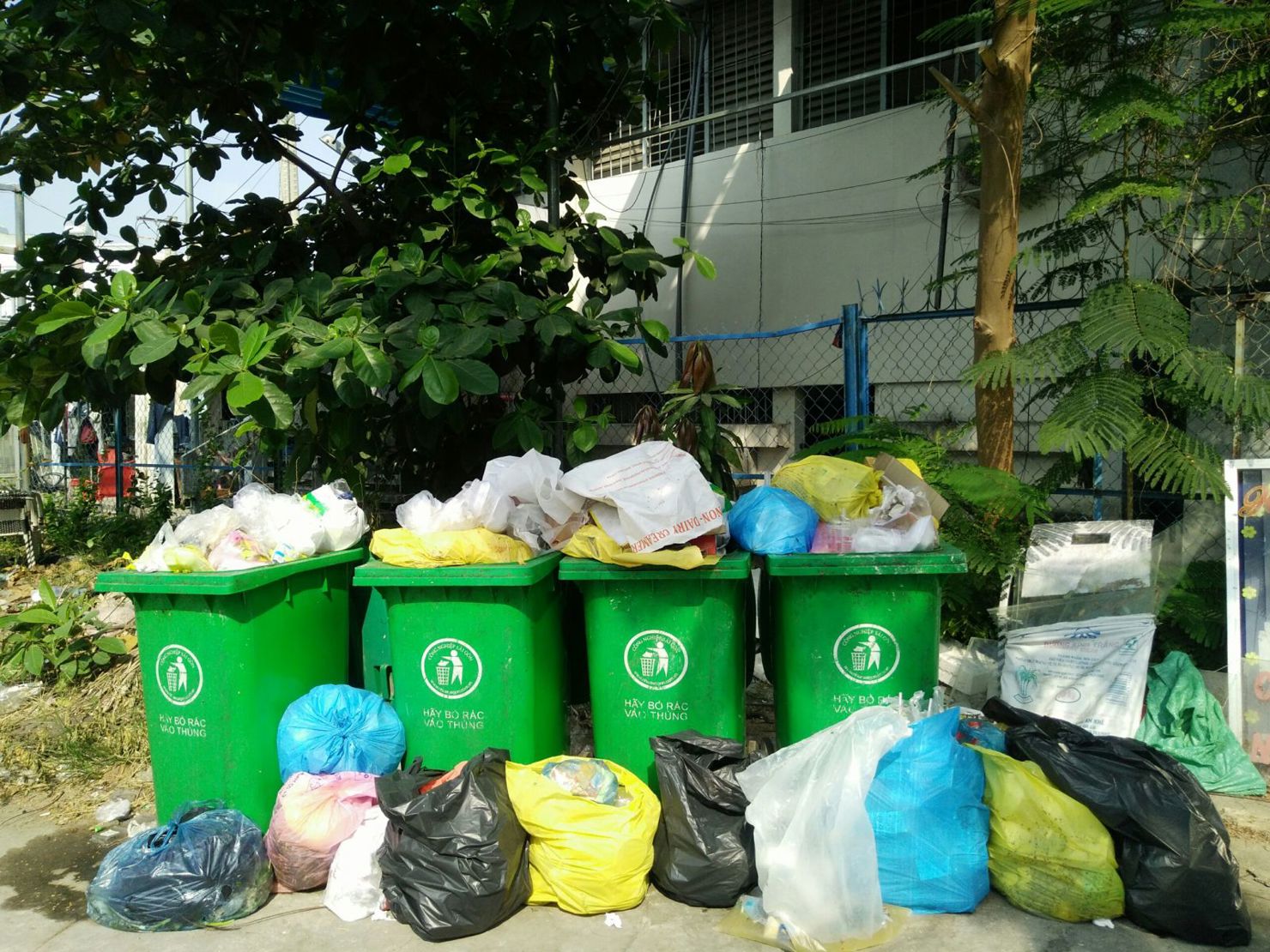Việc thay đổi cách tính phí rác thải sinh hoạt mới được cho là tạo nên sự công bằng theo nguyên tắc "ai xả rác nhiều, phải trả tiền nhiều". 