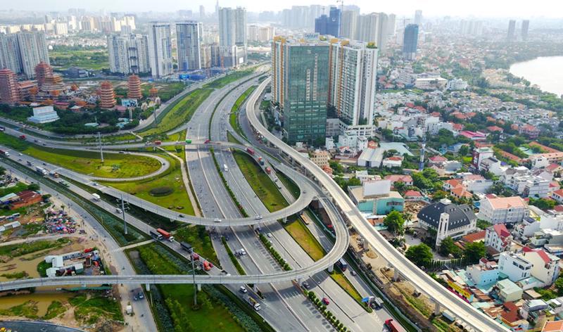 Thủ tướng Chính phủ yêu cầu đẩy nhanh tiến độ triển khai các công trình giao thông trọng điểm, đặc biệt là các dự án đường bộ cao tốc.
