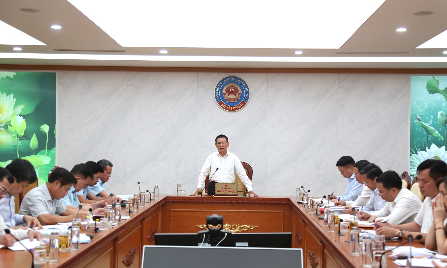 Bộ trưởng Bộ Tài chính Hồ Đức Phớc phát biểu chỉ đạo hội nghị.