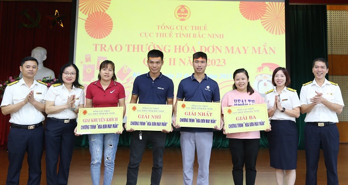Cục Thuế Bắc Ninh tổ chức trao thưởng Chương trình lựa chọn “Hóa đơn may mắn" quý II/2023.