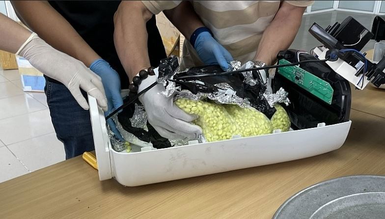 Thủ đoạn cất giấu ma túy trong máy lọc không khí đưa từ nước ngoài về Việt Nam. Ảnh: internet