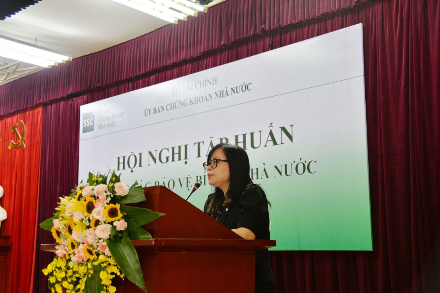 Bà Lê Thị Việt Nga, Chánh Văn phòng UBCKNN phát biểu tại Hội nghị