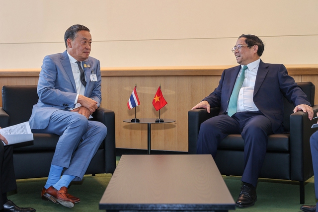 Thủ tướng Phạm Minh Chính gặp Thủ tướng Thái Lan Sretta Thavisin - Ảnh: VGP/Nhật Bắc