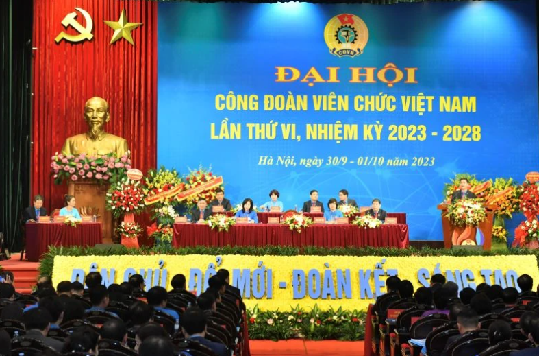 Đoàn Chủ tịch Đại hội Công đoàn viên chức Việt Nam lần thứ VI.