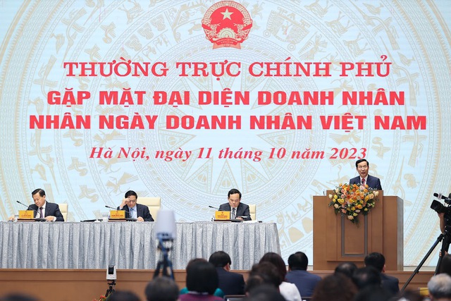 Thủ tướng Chính phủ Phạm Minh Chính chủ trì buổi gặp mặt đại diện giới doanh nhân Việt Nam nhân Ngày Doanh nhân Việt Nam chiều 11/10.