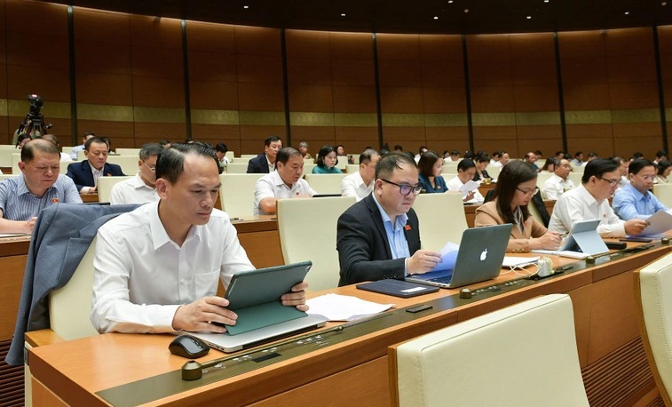 Các đại biểu Quốc hội dự phiên họp ở hội trường chiều 23/10. Ảnh: Duy Linh.