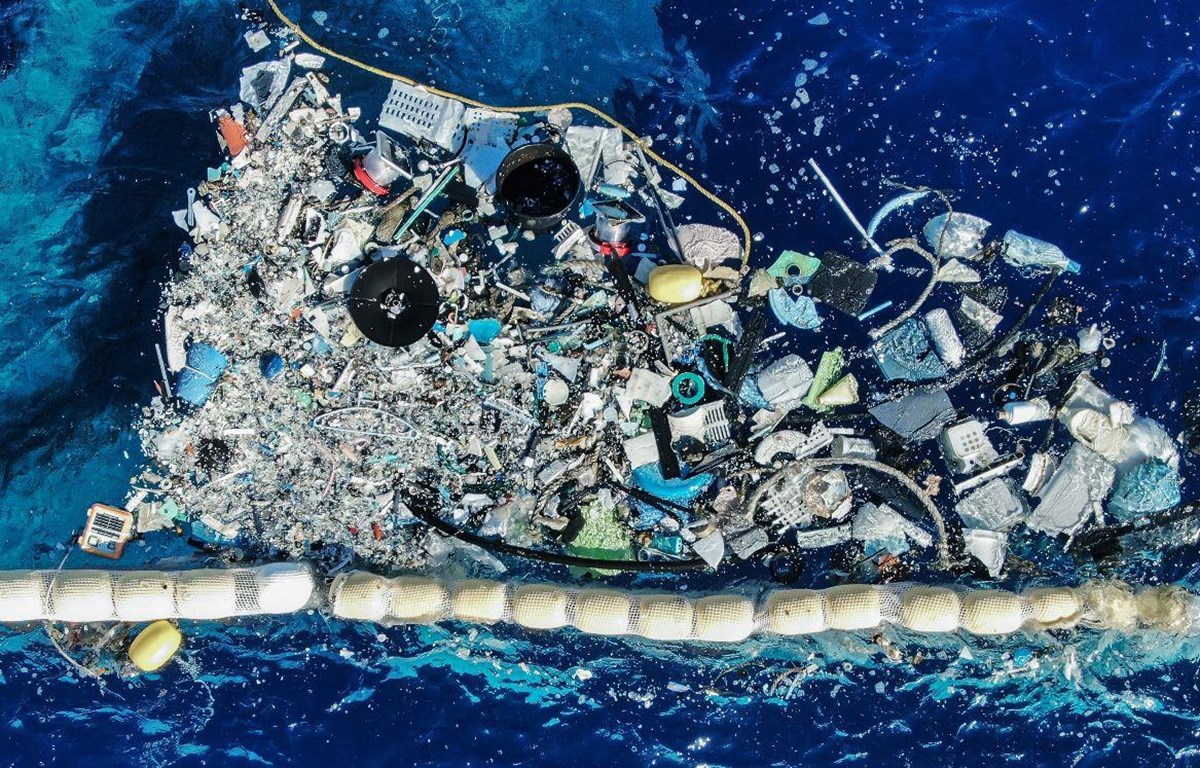 Theo UNDP Việt Nam, hằng năm, khoảng 8 triệu tấn rác thải nhựa đổ ra biển, tương đương cứ mỗi phút lại có một xe tải chở đầy rác đổ ra biển.