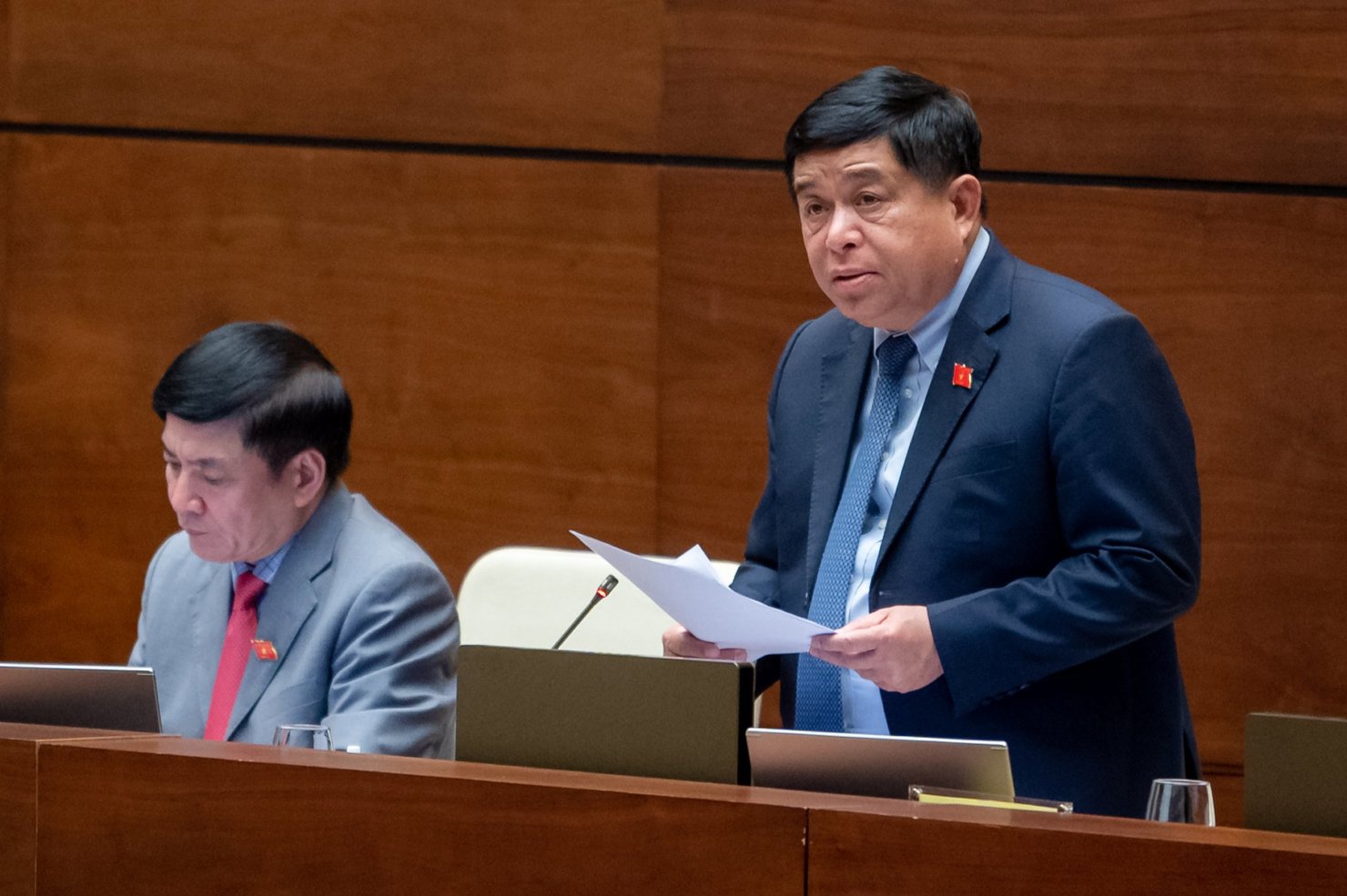 Bộ trưởng Bộ Kế hoạch và Đầu tư Nguyễn Chí Dũng giải trình, làm rõ ý kiến đại biểu Quốc hội nêu tại phiên thảo luận.
