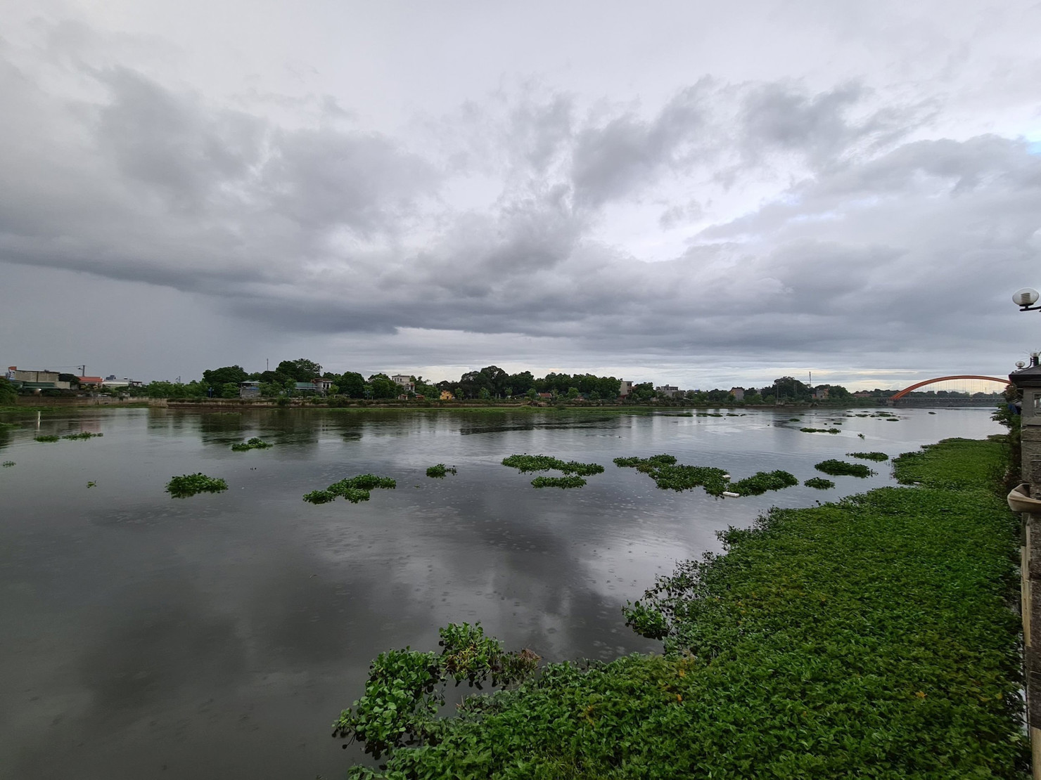 Các bộ, ngành địa phương tăng cường quản lý chất lượng nước mặt lưu vực sông Nhuệ - Đáy.
