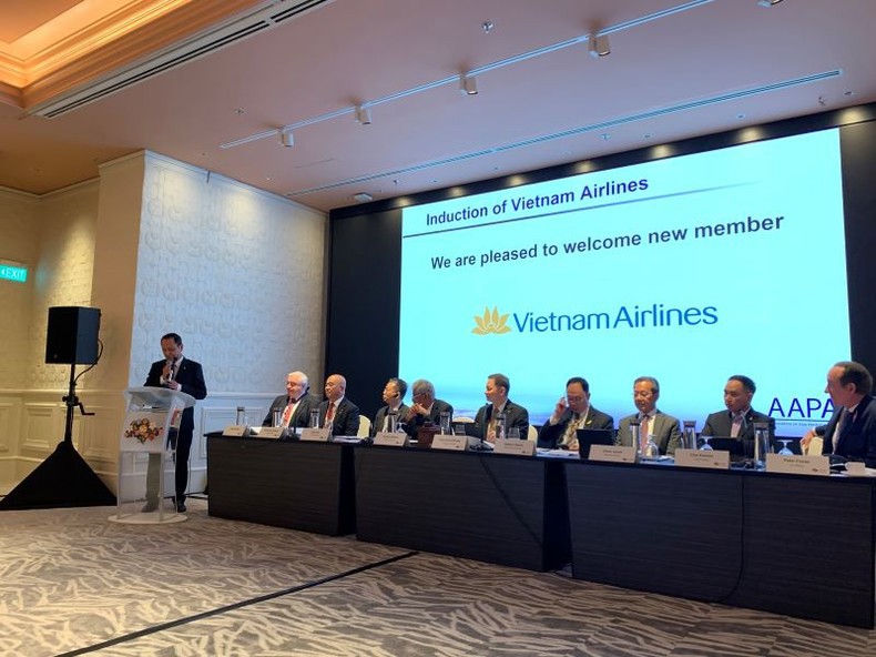 Tổng Giám đốc Vietnam Airlines Lê Hồng Hà phát biểu ý kiến.Tổng Giám đốc Vietnam Airlines Lê Hồng Hà phát biểu ý kiến.