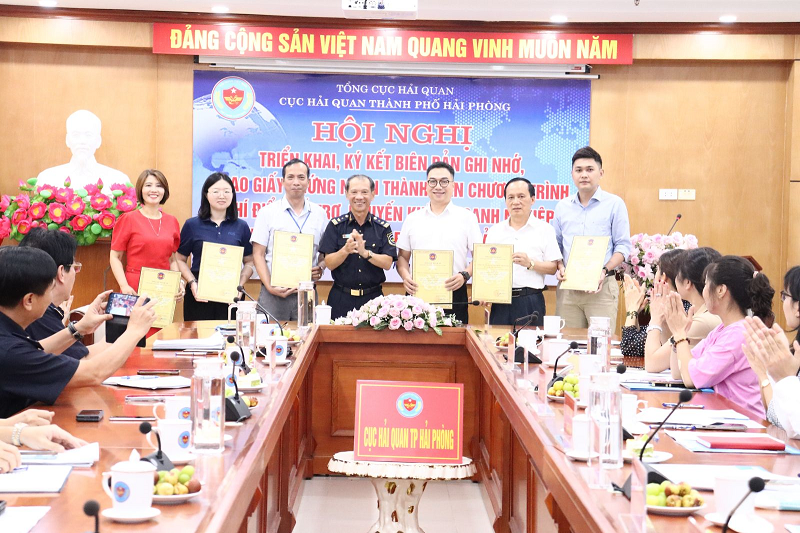 Hải quan Hải Phòng tổ chức ký kết biên bản ghi nhớ, trao giấy chứng nhận thành viên Chương trình thí điểm hỗ trợ, khuyến khích doanh nghiệp tự nguyện tuân thủ pháp luật hải quan