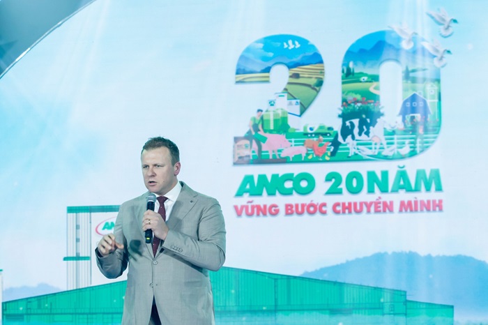 Ông Johan van den Ban - Tổng Giám Đốc De Heus Việt Nam phát biểu tại lễ kỷ niệm.