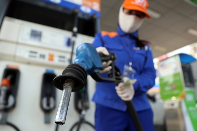  Thủ tướng Chính phủ yêu cầu triển khai ngay các giải pháp đồng bộ, hiệu quả, quyết liệt để các đơn vị kinh doanh xăng dầu lập hóa đơn điện tử theo từng lần bán hàng tại các cửa hàng bán lẻ xăng dầu.