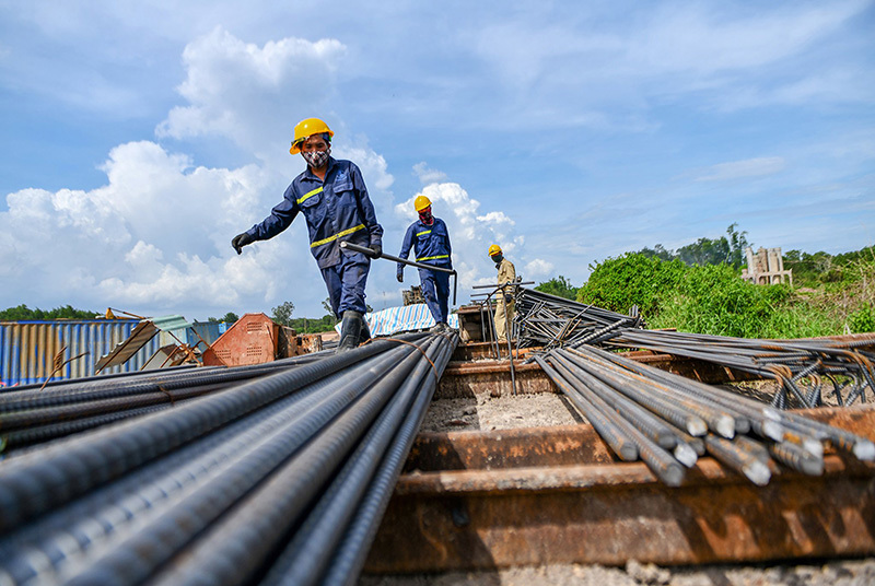 Nhà nước cần tập trung hoàn thiện hệ thống pháp luật điều chỉnh toàn bộ hoạt động dự án đầu tư công từ khâu chuẩn bị đầu tư, thực hiện dự án.