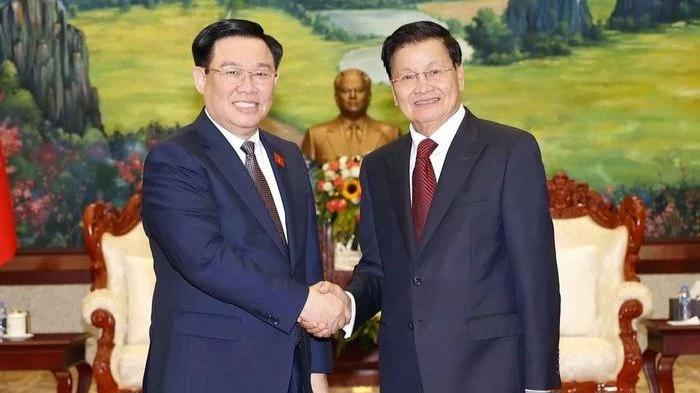 Chủ tịch Quốc hội Vương Đình Huệ hội kiến Tổng Bí thư, Chủ tịch nước Lào Thongloun Sisoulith.