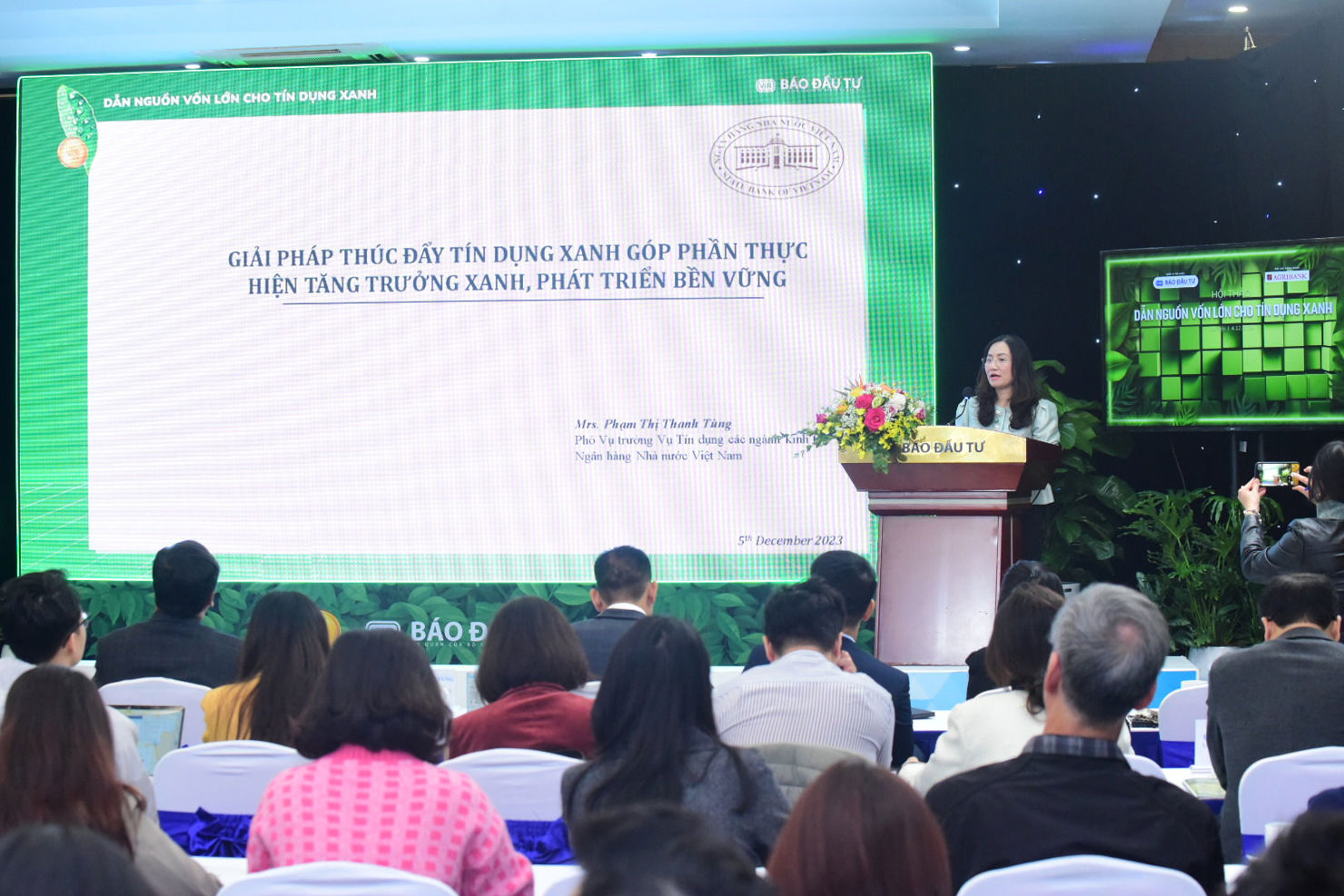 Bà Phạm Thị Thanh Tùng - Phó Vụ trưởng, Vụ Tín dụng các ngành kinh tế chia sẻ giải pháp thúc đẩy tín dụng xanh.
