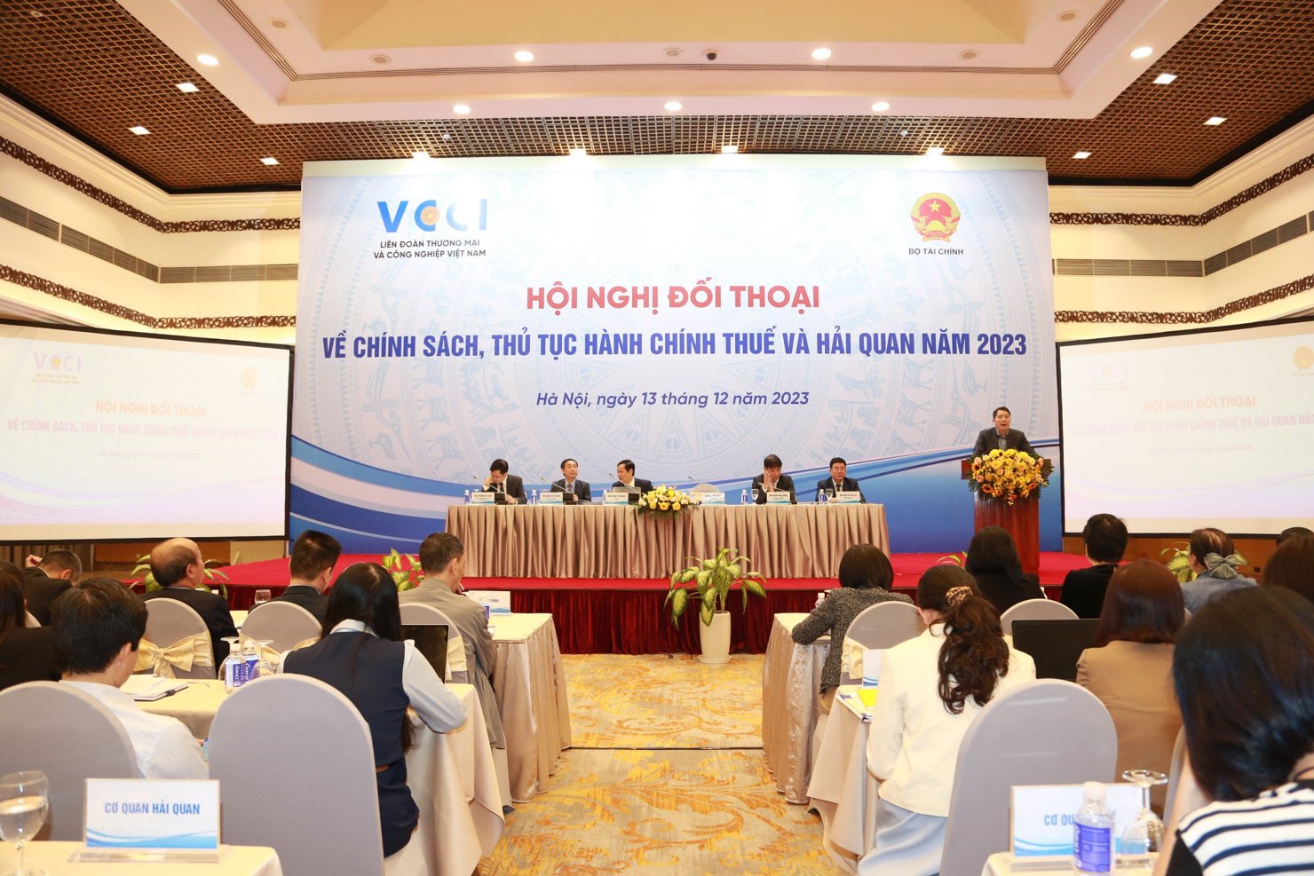 Toàn cảnh Hội nghị đối thoại về chính sách, thủ tục hành chính thuế và hải quan năm 2023.