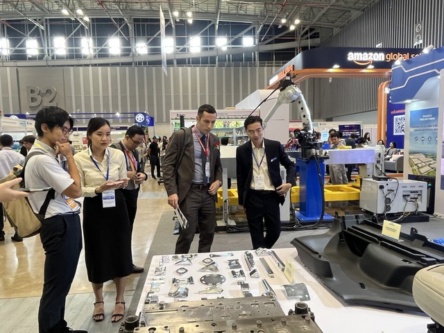 Nhiều DN FDI mong muốn mở rộng hợp tác đầu tư với các DN Việt Nam để tham gia sâu hơn vào chuỗi cung ứng toàn cầu- Ảnh: VGP/Anh Lê