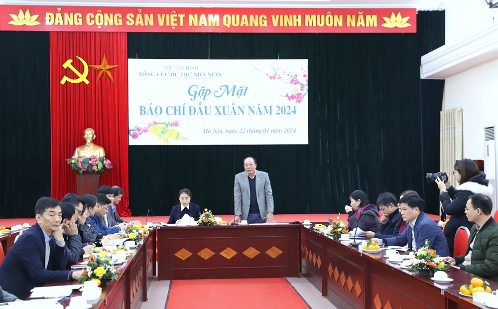 Tổng cục trưởng Tổng cục DTNN Vũ Xuân Bách chủ trì buổi gặp mặt báo chí đầu Xuân 2024.