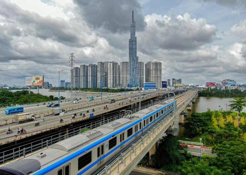 Tuyến đường sắt đô thị số 1 TP. Hồ Chí Minh (Bến Thành-Suối Tiên) có chiều dài 20km đã chạy thử nghiệm toàn tuyến từ ga Bến Thành đến depot Long Bình. Ảnh: Quý Hiền.