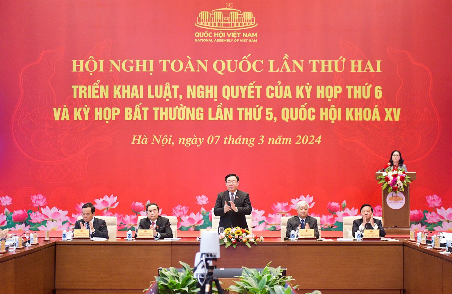 Chủ tịch Quốc hội Vương Đình Huệ chủ trì Hội nghị.