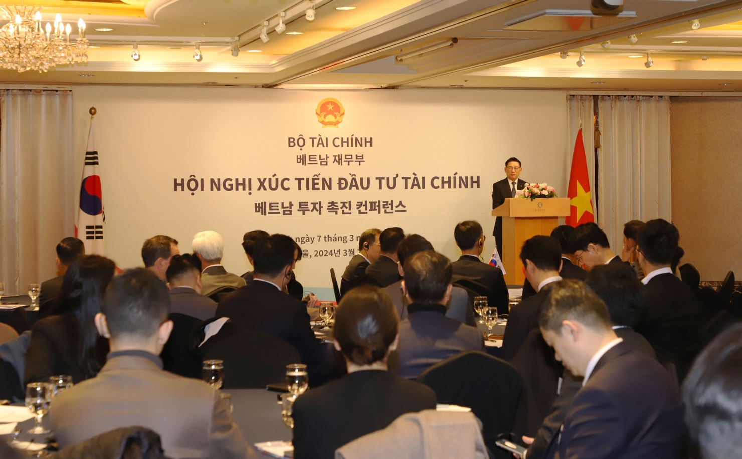 Bộ trưởng Bộ Tài chính Hồ Đức Phớc chủ trì Hội nghị Xúc tiến Đầu tư tại Hàn Quốc với chủ đề “Việt Nam – Điểm đến đầu tư”.