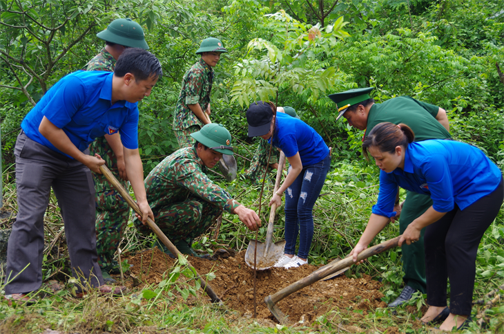 Các bộ ngành, địa phương đổi mới, đa dạng hoá, nâng cao nhận thức, trách nhiệm đối với công tác quản lý, bảo vệ và phát triển rừng. 