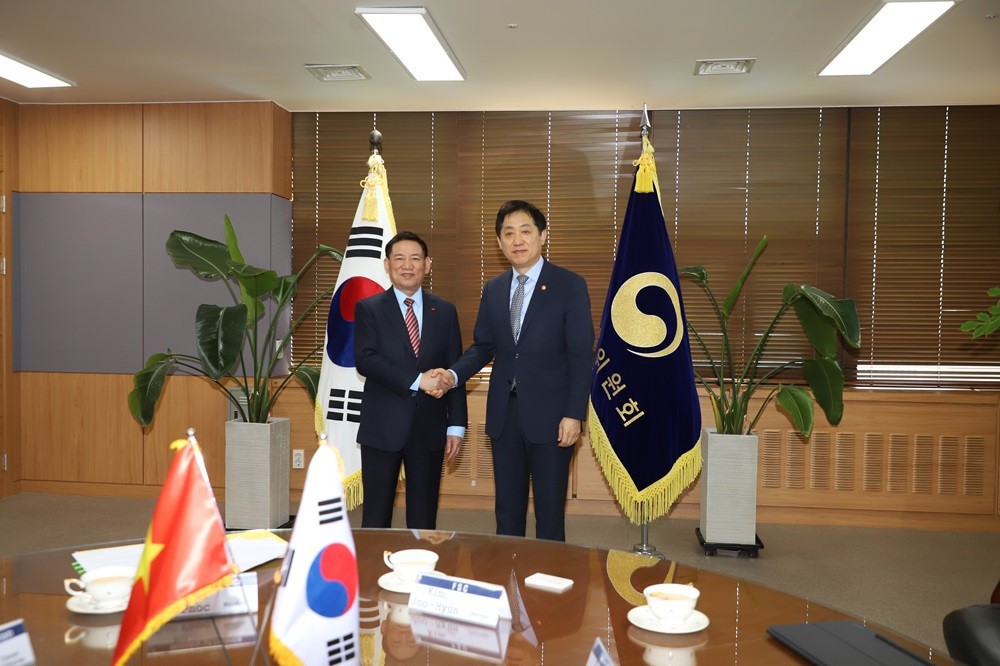 Chủ tịch FSC Kim Joo-hyun tiếp Bộ trưởng Bộ Tài chính Hồ Đức Phớc.