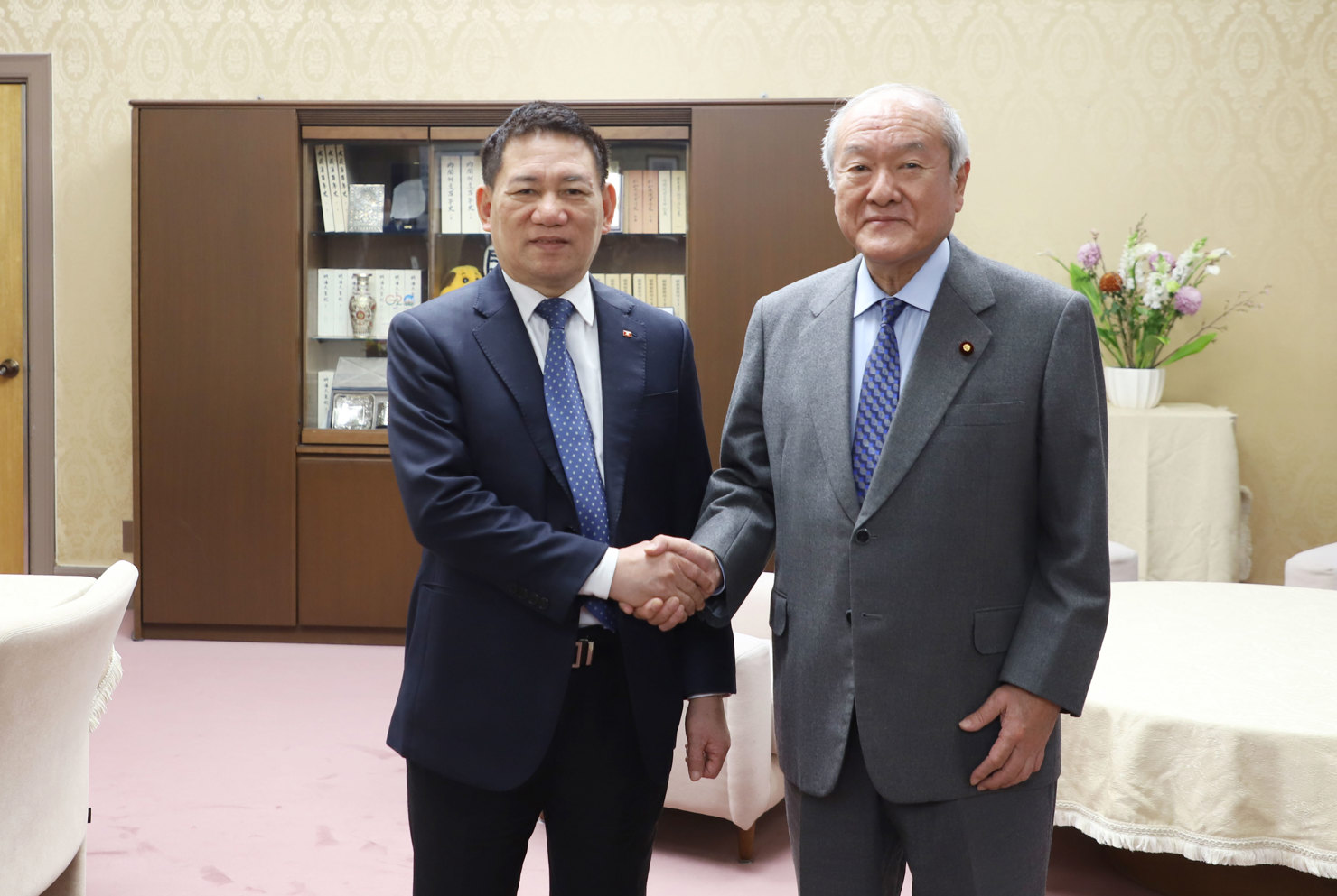 Bộ trưởng Hồ Đức Phớc và Bộ trưởng Shunichi Suzuki.