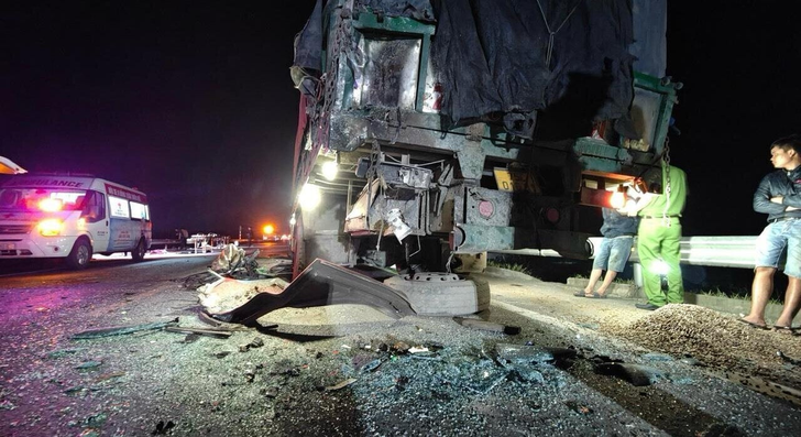 Hiện trường xảy ra vụ tai nạn giao thông đặc biệt nghiêm trọng trên tuyến cao tốc Cam Lộ - La Sơn thuộc địa phận tỉnh Thừa Thiên Huế. 