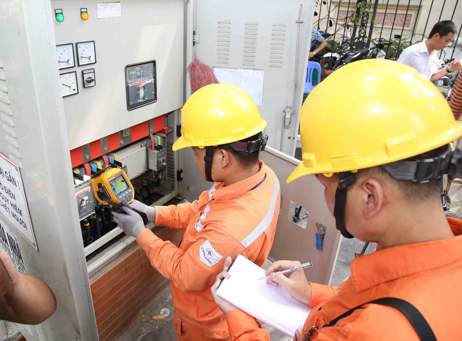 Hằng năm, Tập đoàn Điện lực Việt Nam có trách nhiệm gửi Bộ Công Thương Báo cáo chi phí sản xuất kinh doanh điện đã được kiểm toán do đơn vị kiểm toán độc lập thực hiện.