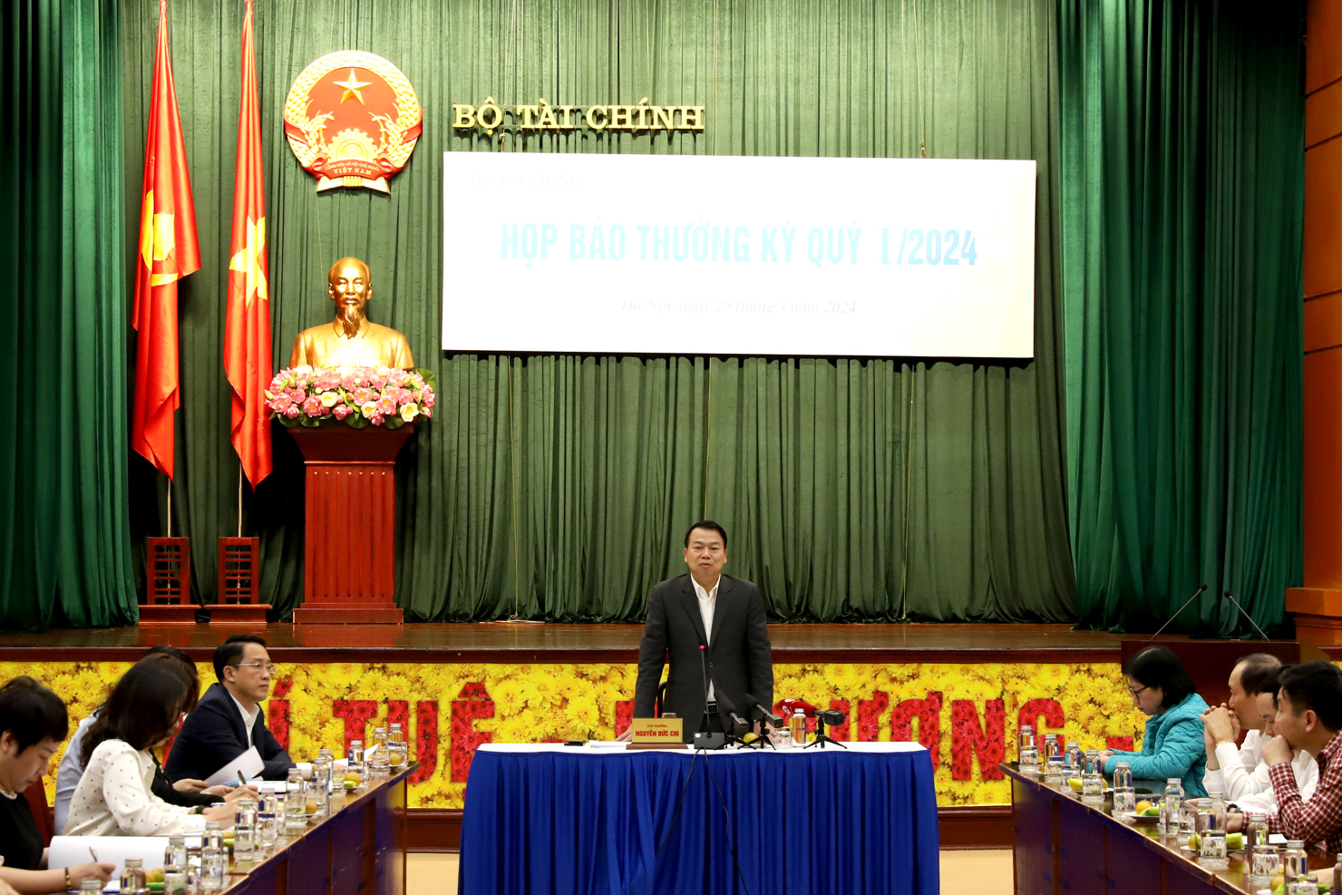 Thứ trưởng Nguyễn Đức Chi phát biểu tại buổi họp báo. 