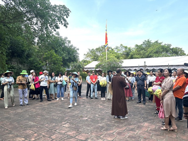 Bảo đảm an ninh, an toàn cho khách du lịch, không tùy tiện tăng giá, ép khách, gây ảnh hưởng xấu đến ngành du lịch dịp nghỉ lễ và dịp hè - Ảnh: VGP/DA