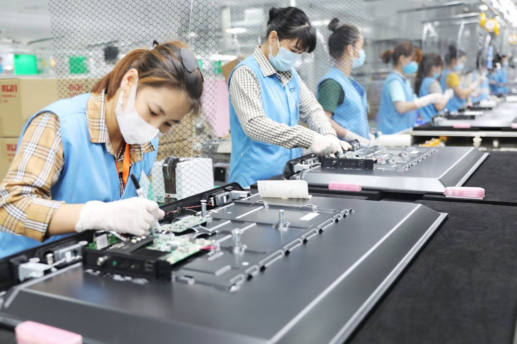 Việt Nam có lực lượng lao động dồi dào trong lĩnh vực kỹ thuật và công nghệ phù hợp với ngành bán dẫn.
