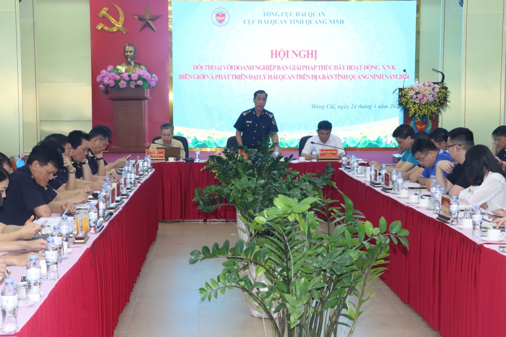 Quang cảnh Hội nghị đối thoại giữa Hải quan Quảng Ninh với doanh nghiệp