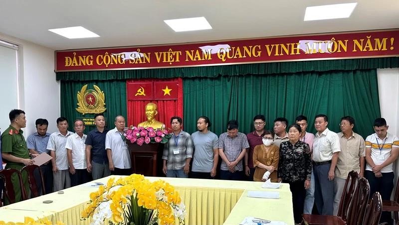 Các đối tượng liên quan đến vụ án bị khởi tố.