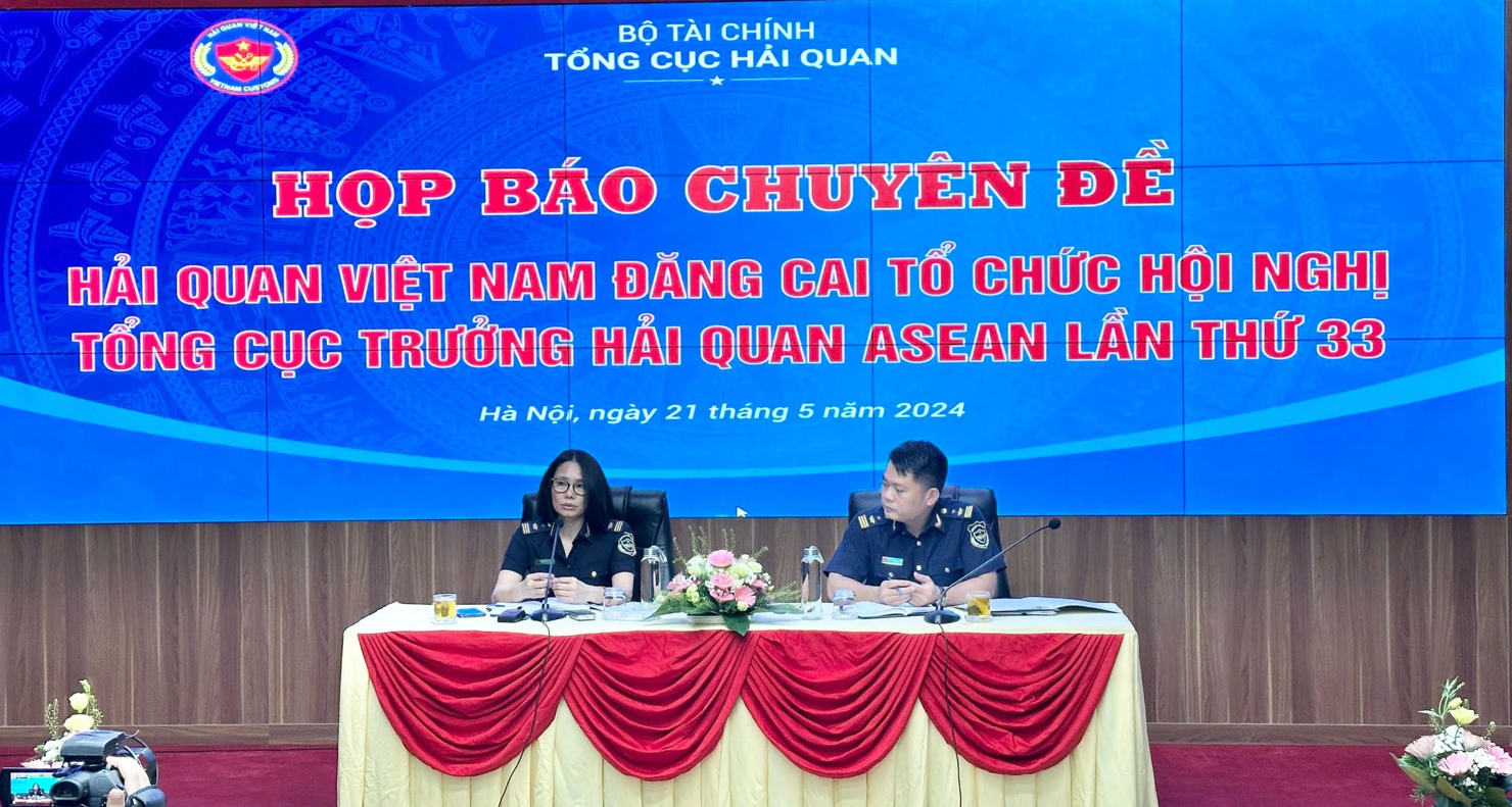 Bà Nguyễn Thị Việt Nga - Phó Vụ trưởng Vụ Hợp tác quốc tế (Tổng cục Hải quan) chia sẻ thông tin về hội nghị. 