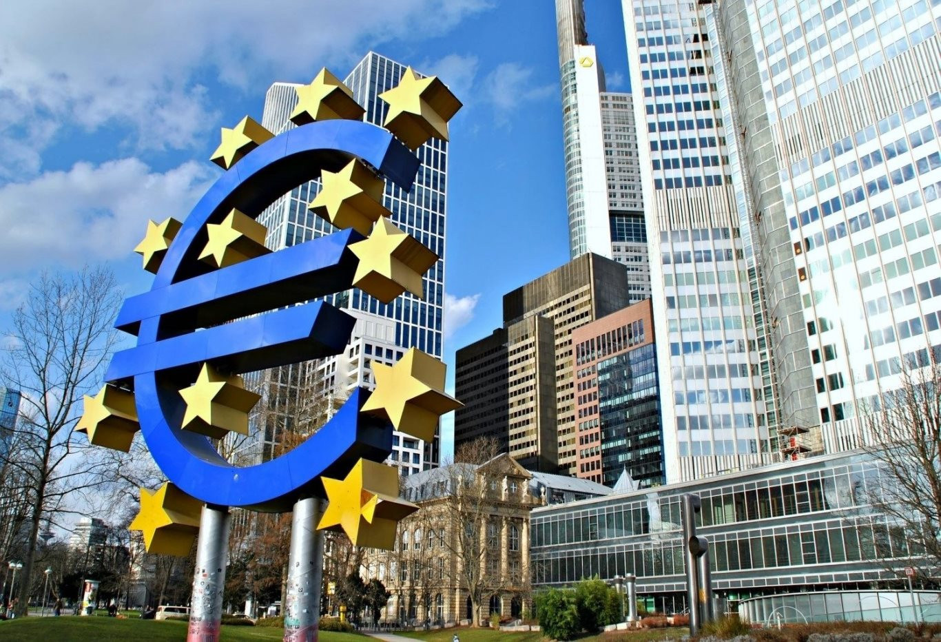 Hội đồng Thống đốc Ngân hàng Trung ương châu Âu (ECB) đã quyết định giảm 25 điểm cơ bản cho 3 mức lãi suất.