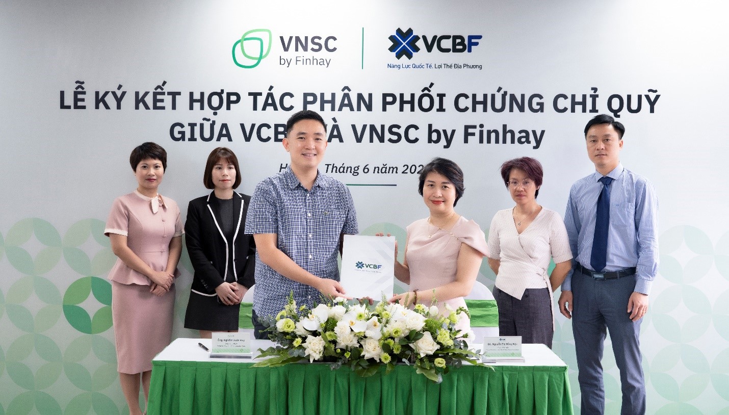 Lễ ký kết hợp tác phân phối chứng chỉ quỹ giữa VCBF và VNSC by Finhay