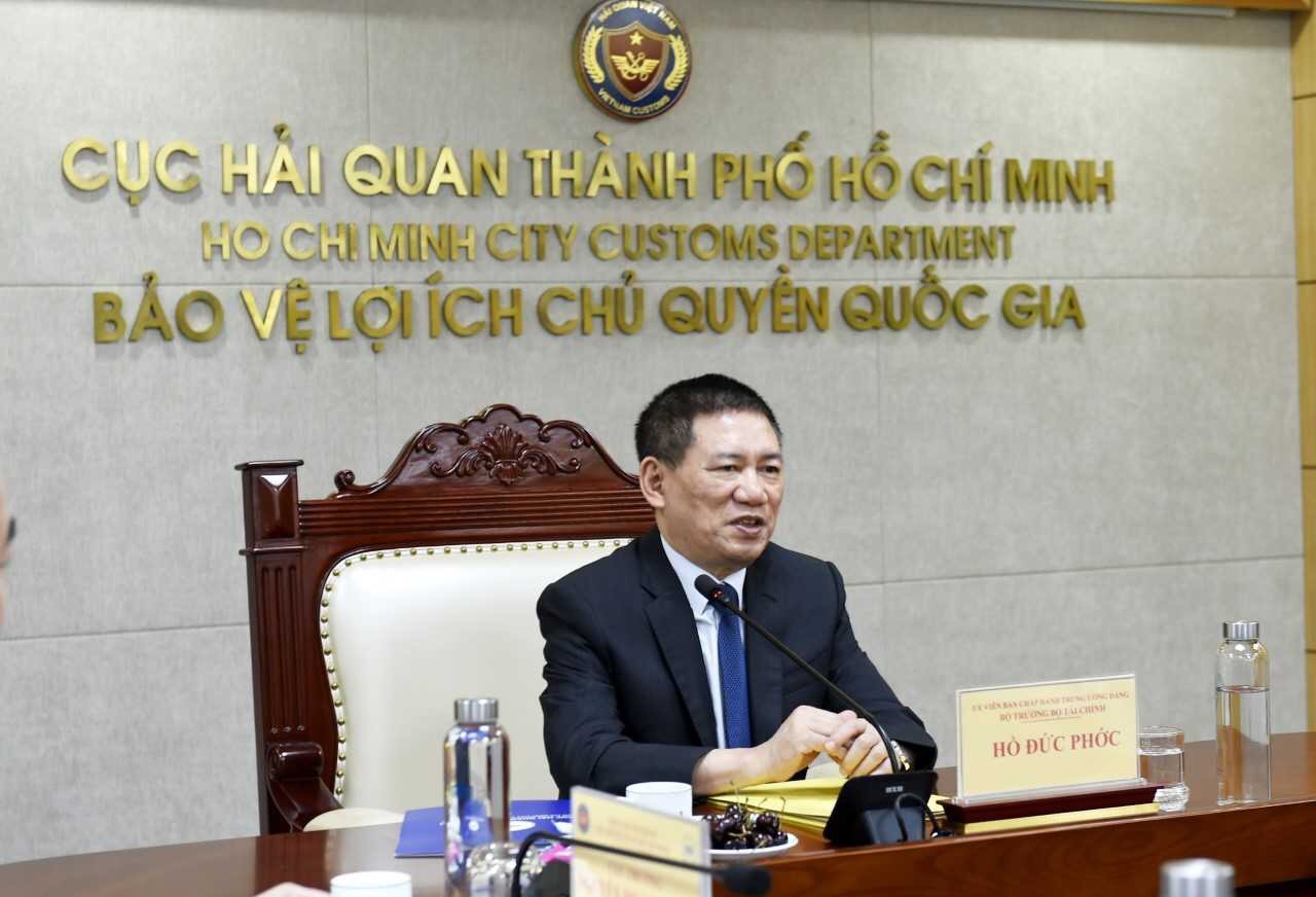 Bộ trưởng Hồ Đức Phớc đánh giá cao và ghi nhận thành tích đã đạt được của Cục Hải quan TP. Hồ Chí Minh.