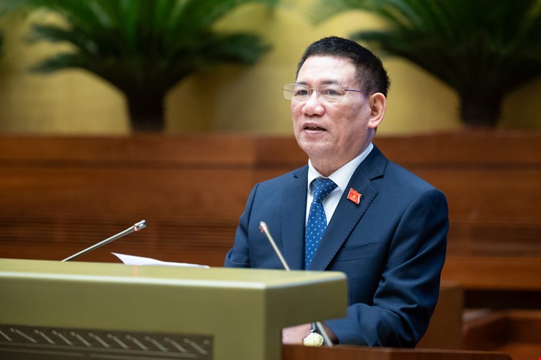 Bộ trưởng Hồ Đức Phớc trình bày Tờ trình của Chính phủ tại Phiên họp của Quốc hội sáng 27/6.