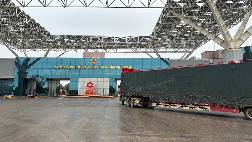 Hàng hóa xuất nhập khẩu qua cửa khẩu quốc tế Móng Cái
